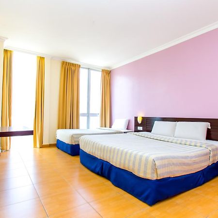Ample Hotel Skudai Ngoại thất bức ảnh